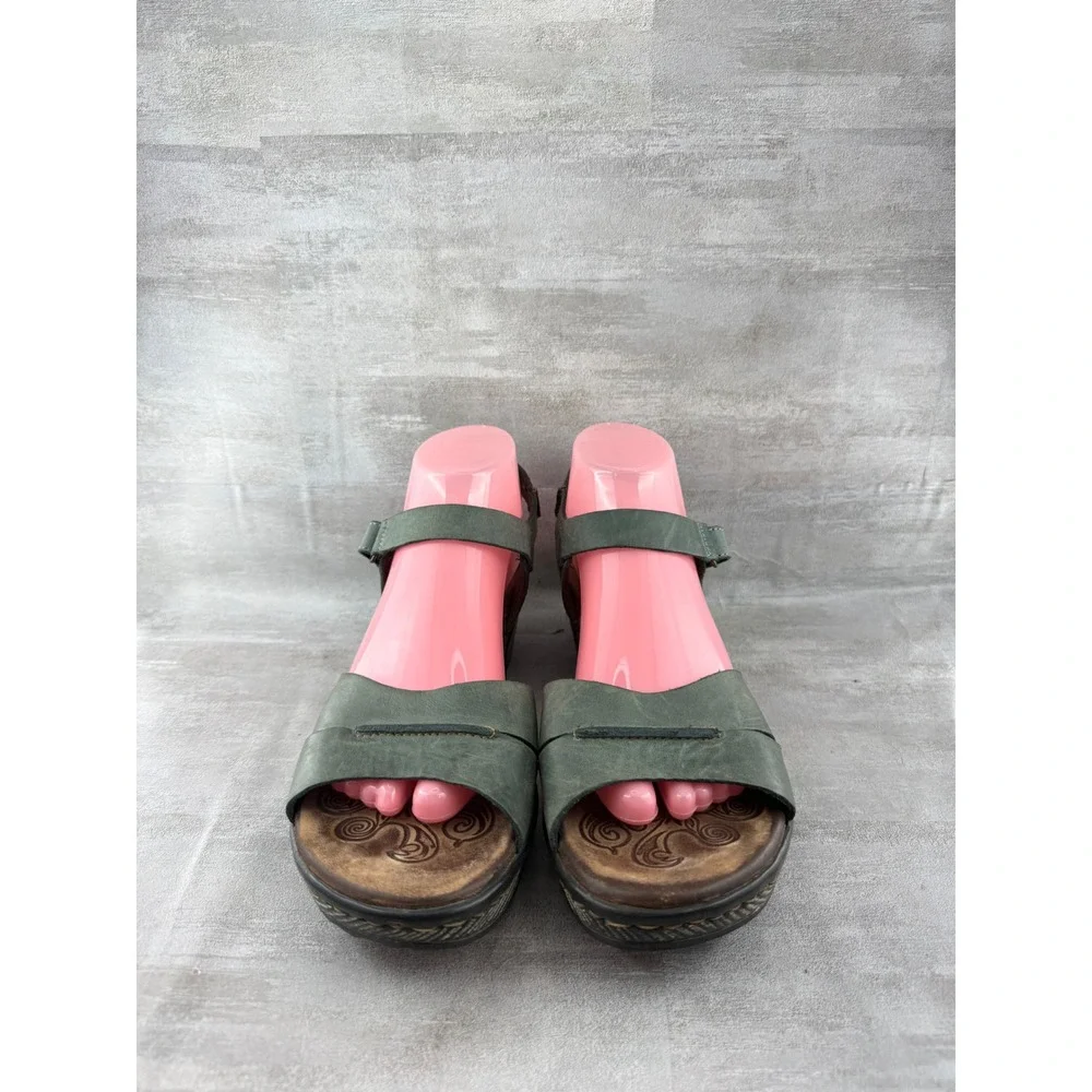 Born B89504 Green Leather Wedge Sandals Women Sz 9 Ankle Strap Comfort Boho